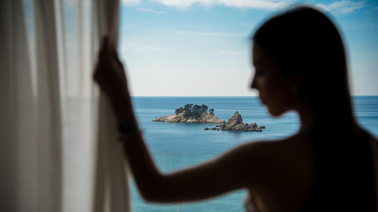 Hotel Ami Budva Petrovac Bagian luar foto
