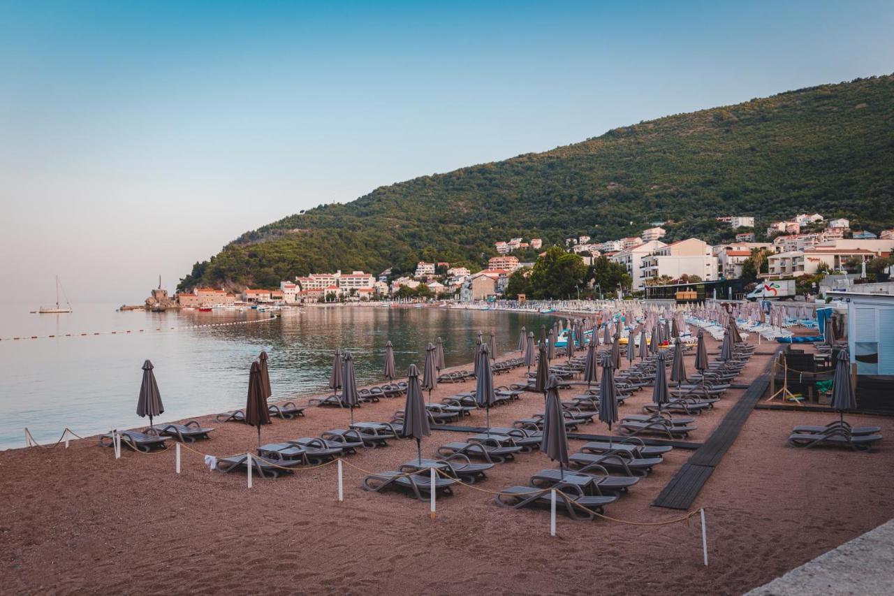 Hotel Ami Budva Petrovac Bagian luar foto